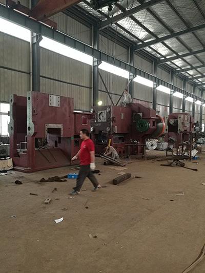 5臺冷剪機同時(shí)在裝配過(guò)程中